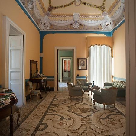Palazzo Francesco Grassi Bed & Breakfast Aradeo Dış mekan fotoğraf