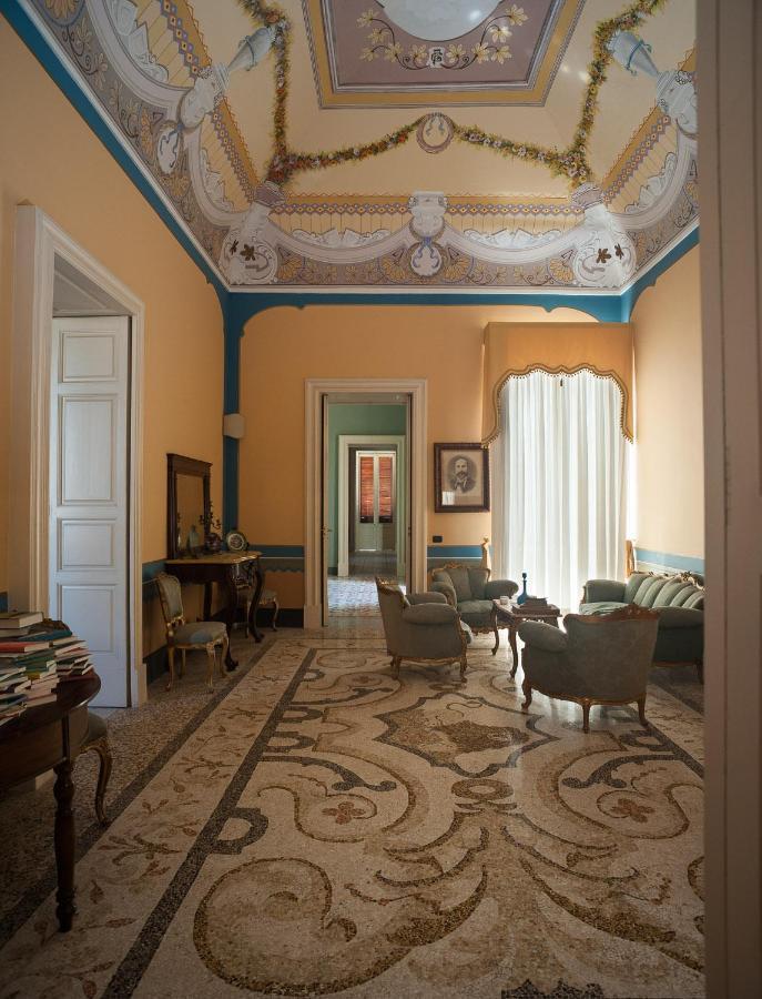 Palazzo Francesco Grassi Bed & Breakfast Aradeo Dış mekan fotoğraf